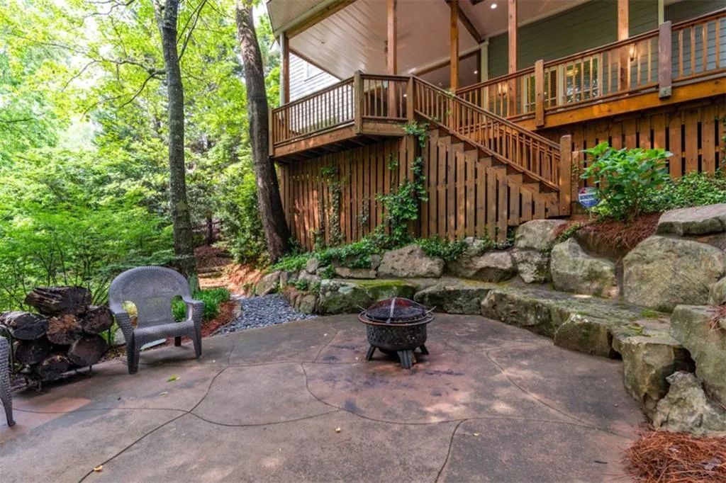 635 Eaton Place, Sandy Springs, Georgia 30350, 5 Bedrooms Bedrooms, ,4 BathroomsBathrooms,Residential,Sold,635 Eaton Place,6875654