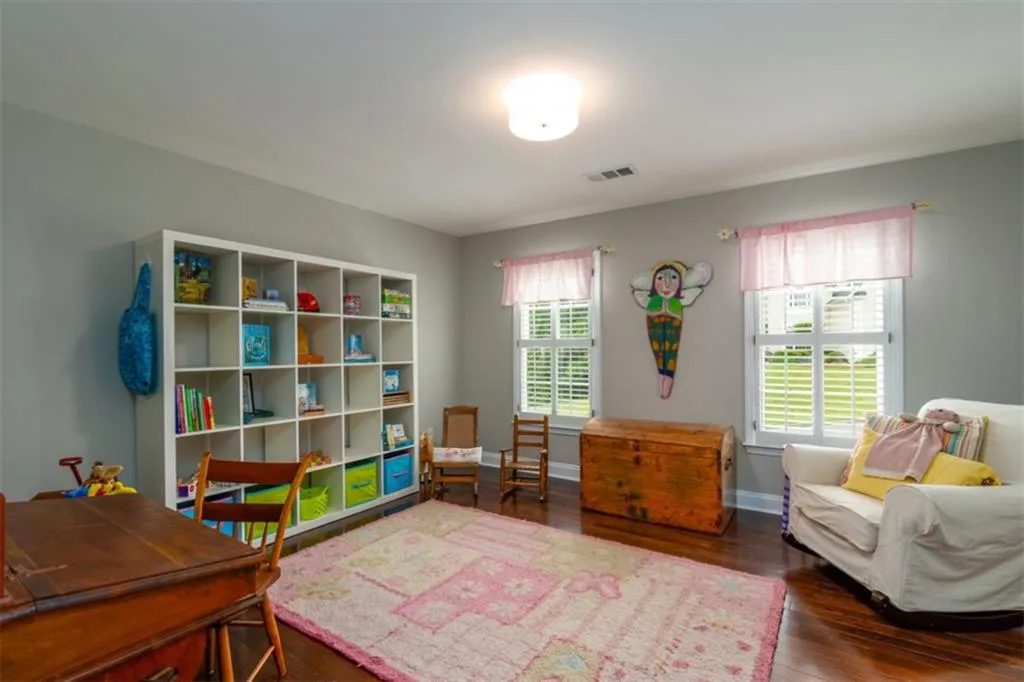 635 Eaton Place, Sandy Springs, Georgia 30350, 5 Bedrooms Bedrooms, ,4 BathroomsBathrooms,Residential,Sold,635 Eaton Place,6875654