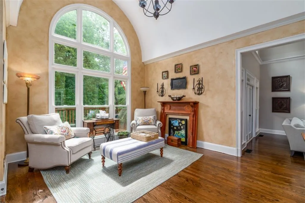635 Eaton Place, Sandy Springs, Georgia 30350, 5 Bedrooms Bedrooms, ,4 BathroomsBathrooms,Residential,Sold,635 Eaton Place,6875654