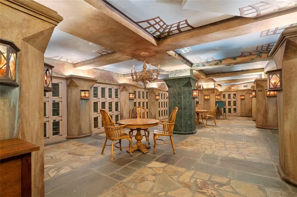 2660 Peachtree Road Nw Unit 19a, Atlanta, Georgia 30305, 1 Bedroom Bedrooms, 0 ,1 BathroomBathrooms,Residential,For Sale,2660 Peachtree Road Nw Unit 19a,7661684
