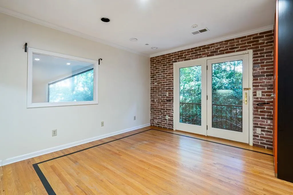 1563 Huntingdon Trail, Sandy Springs, Georgia 30350, 4 Bedrooms Bedrooms, ,3 BathroomsBathrooms,Residential,Sold,1563 Huntingdon Trail,6613148