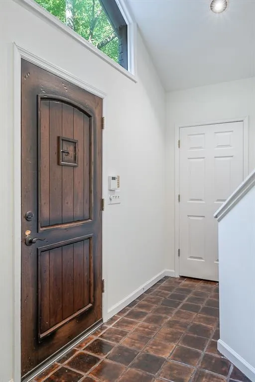 1563 Huntingdon Trail, Sandy Springs, Georgia 30350, 4 Bedrooms Bedrooms, ,3 BathroomsBathrooms,Residential,Sold,1563 Huntingdon Trail,6613148