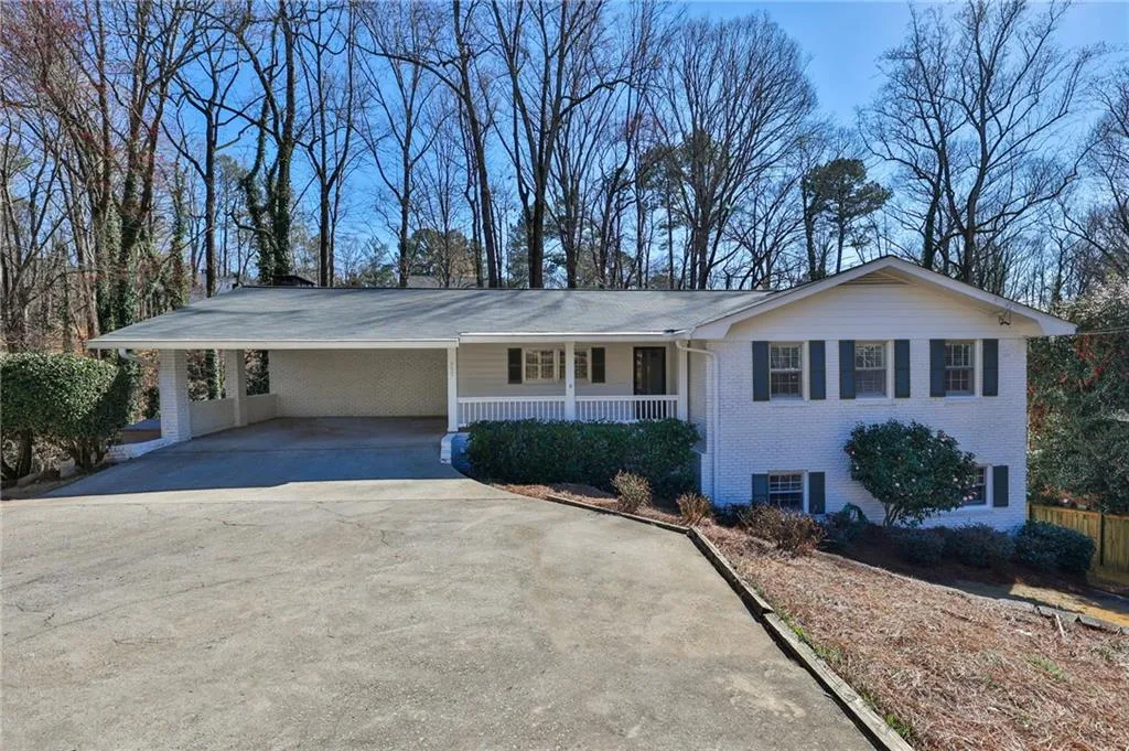 655 Amberidge Trail, Sandy Springs, Georgia 30328, 4 Bedrooms Bedrooms, ,3 BathroomsBathrooms,Residential,Sold,655 Amberidge Trail,6849905