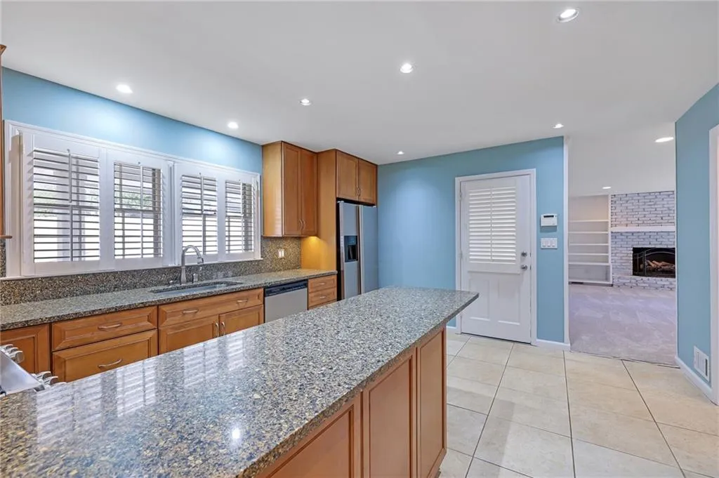 655 Amberidge Trail, Sandy Springs, Georgia 30328, 4 Bedrooms Bedrooms, ,3 BathroomsBathrooms,Residential,Sold,655 Amberidge Trail,6849905