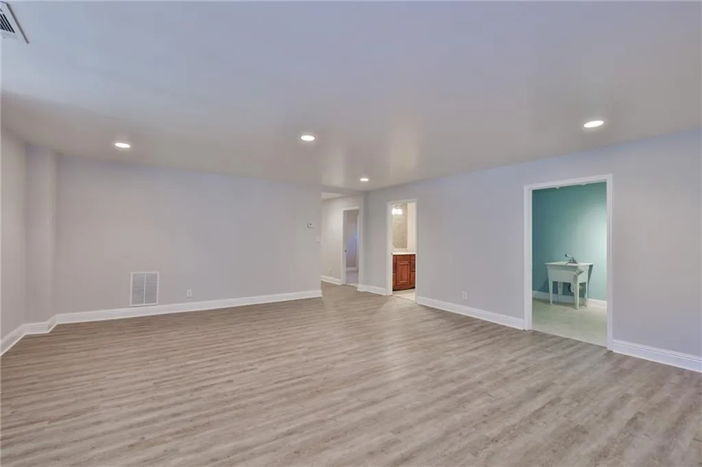 655 Amberidge Trail, Sandy Springs, Georgia 30328, 4 Bedrooms Bedrooms, ,3 BathroomsBathrooms,Residential,Sold,655 Amberidge Trail,6849905