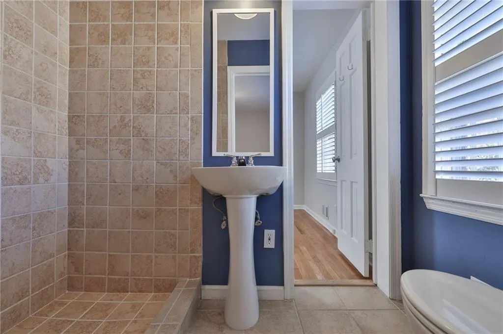 655 Amberidge Trail, Sandy Springs, Georgia 30328, 4 Bedrooms Bedrooms, ,3 BathroomsBathrooms,Residential,Sold,655 Amberidge Trail,6849905