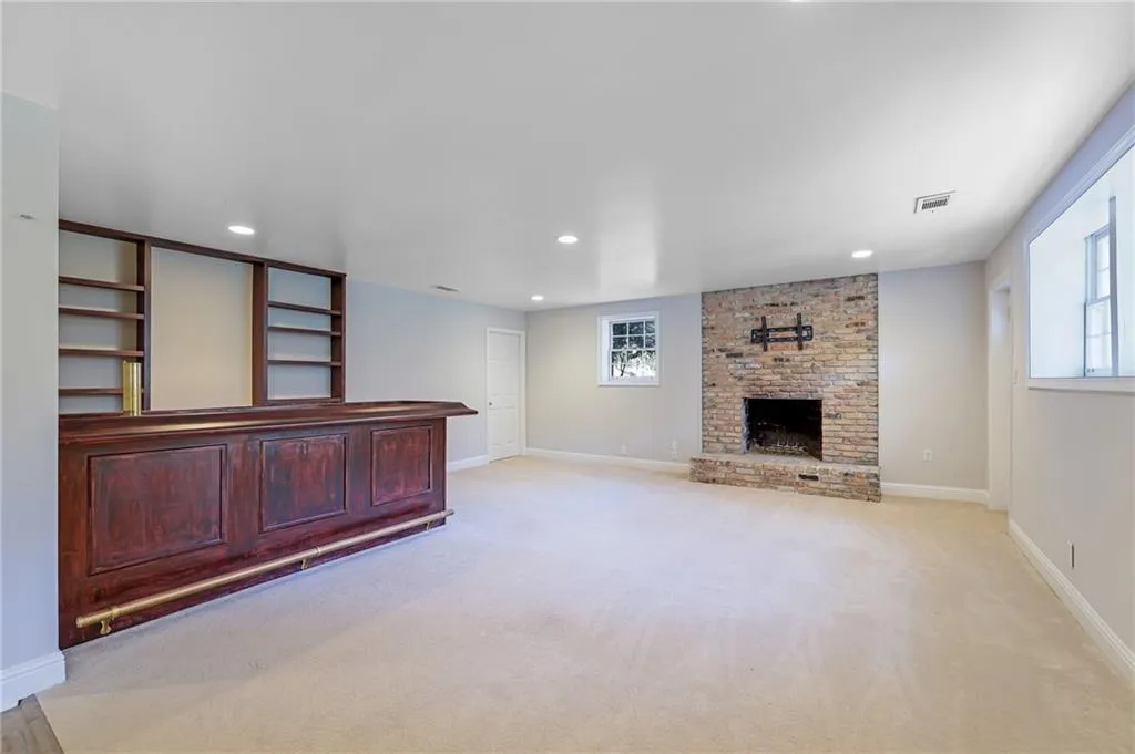 655 Amberidge Trail, Sandy Springs, Georgia 30328, 4 Bedrooms Bedrooms, ,3 BathroomsBathrooms,Residential,Sold,655 Amberidge Trail,6849905