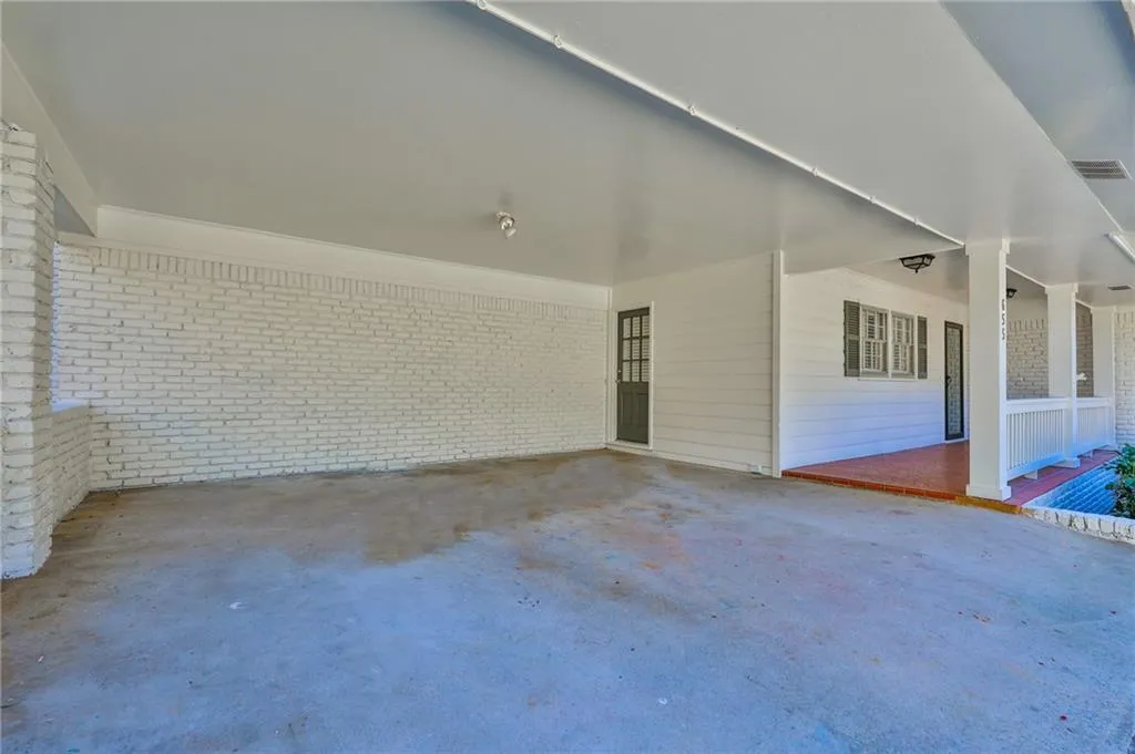 655 Amberidge Trail, Sandy Springs, Georgia 30328, 4 Bedrooms Bedrooms, ,3 BathroomsBathrooms,Residential,Sold,655 Amberidge Trail,6849905