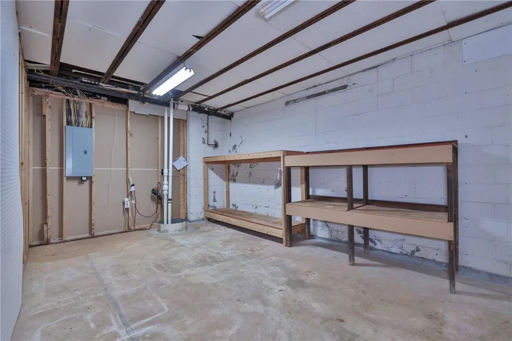 655 Amberidge Trail, Sandy Springs, Georgia 30328, 4 Bedrooms Bedrooms, ,3 BathroomsBathrooms,Residential,Sold,655 Amberidge Trail,6849905