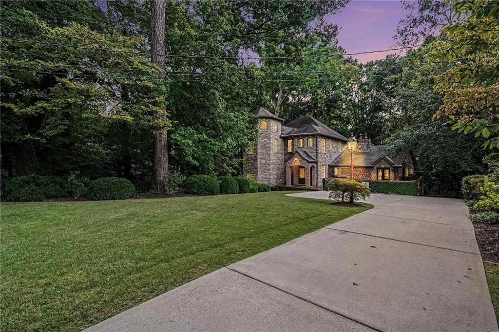 1488 Peachtree Battle Avenue Nw, Atlanta, Georgia 30327, 5 Bedrooms Bedrooms, 0 ,5 BathroomsBathrooms,Residential,For Sale,1488 Peachtree Battle Avenue Nw,7845229