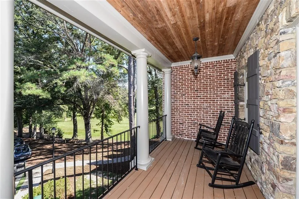 1093 Dunroven Drive, Sandy Springs, Georgia 30342, 4 Bedrooms Bedrooms, ,4 BathroomsBathrooms,Residential,Sold,1093 Dunroven Drive,5755387