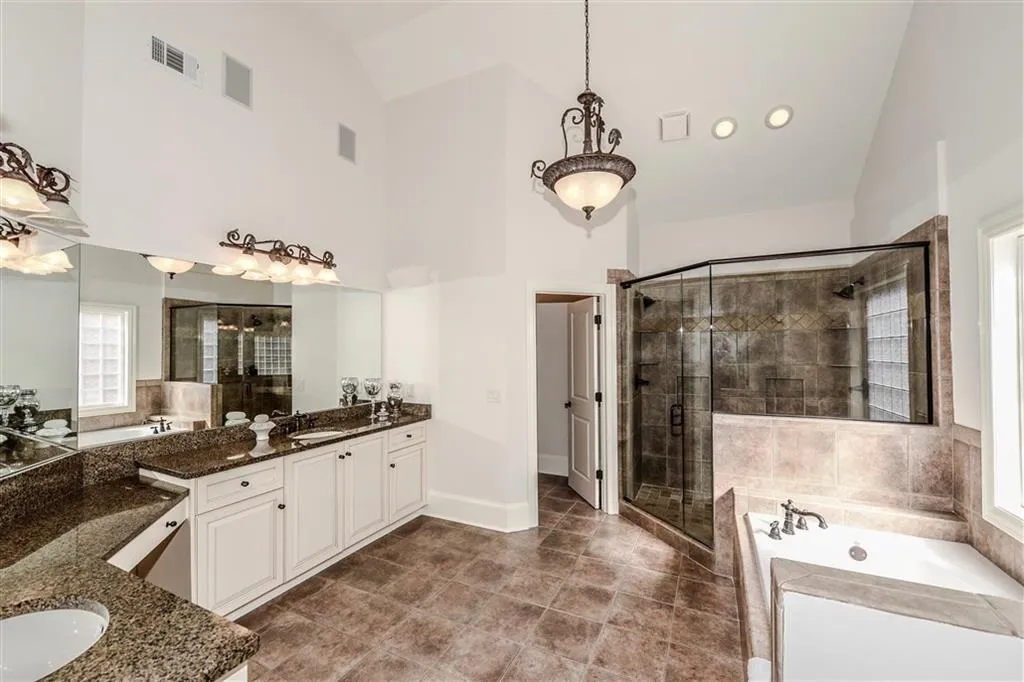 1093 Dunroven Drive, Sandy Springs, Georgia 30342, 4 Bedrooms Bedrooms, ,4 BathroomsBathrooms,Residential,Sold,1093 Dunroven Drive,5755387