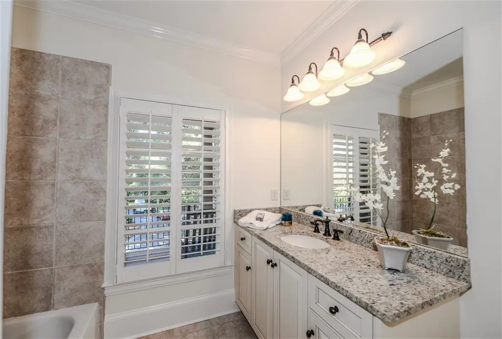 1093 Dunroven Drive, Sandy Springs, Georgia 30342, 4 Bedrooms Bedrooms, ,4 BathroomsBathrooms,Residential,Sold,1093 Dunroven Drive,5755387