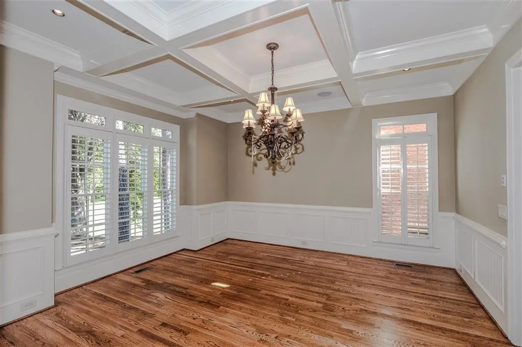 1093 Dunroven Drive, Sandy Springs, Georgia 30342, 4 Bedrooms Bedrooms, ,4 BathroomsBathrooms,Residential,Sold,1093 Dunroven Drive,5755387
