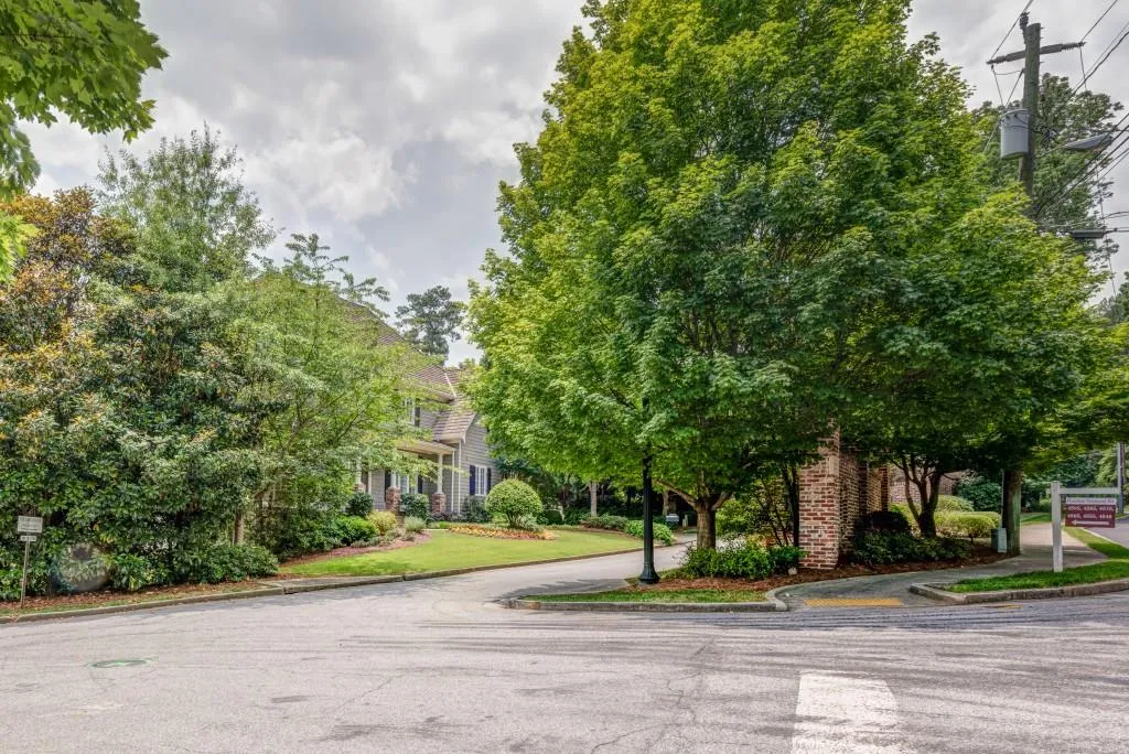 4595 Peachtree Dunwoody Road, Atlanta, Georgia 30342, 5 Bedrooms Bedrooms, ,4 BathroomsBathrooms,Residential,Sold,4595 Peachtree Dunwoody Road,5700878