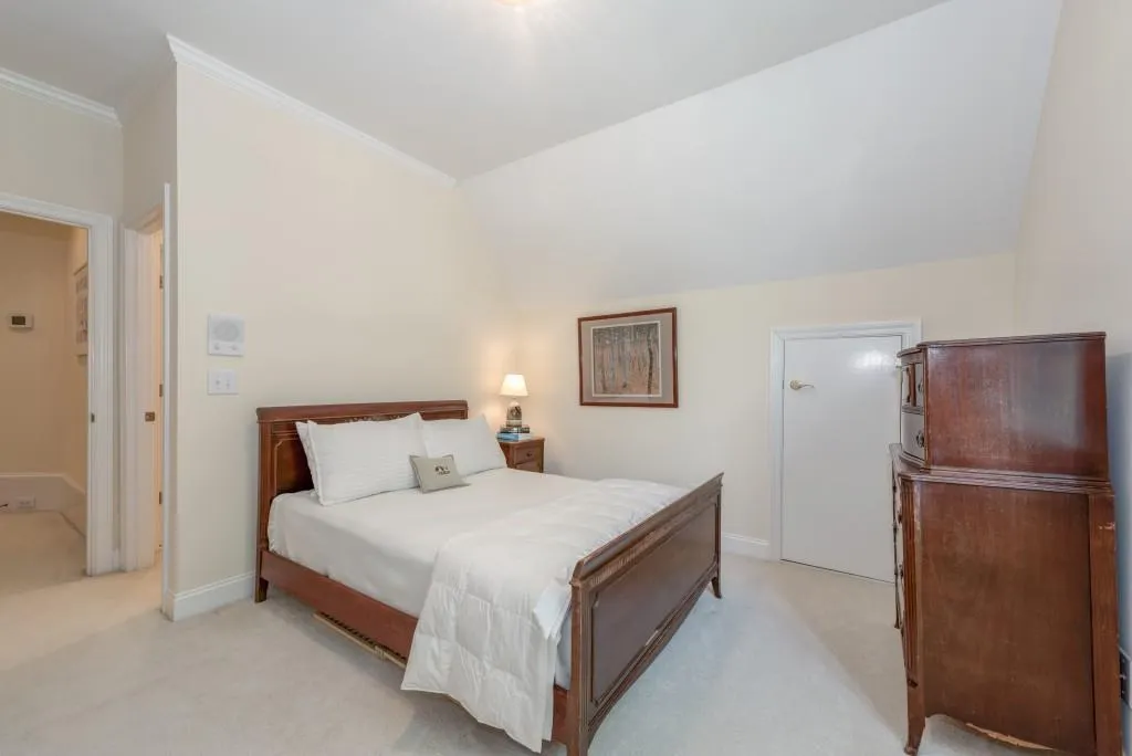 4595 Peachtree Dunwoody Road, Atlanta, Georgia 30342, 5 Bedrooms Bedrooms, ,4 BathroomsBathrooms,Residential,Sold,4595 Peachtree Dunwoody Road,5700878