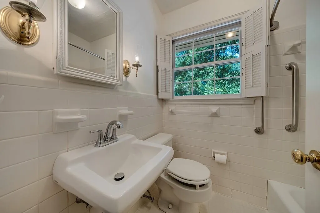 1510 Peachtree Battle Avenue Nw, Atlanta, Georgia 30327, 3 Bedrooms Bedrooms, 0 ,2 BathroomsBathrooms,Land,For Sale,1510 Peachtree Battle Avenue Nw,7835125