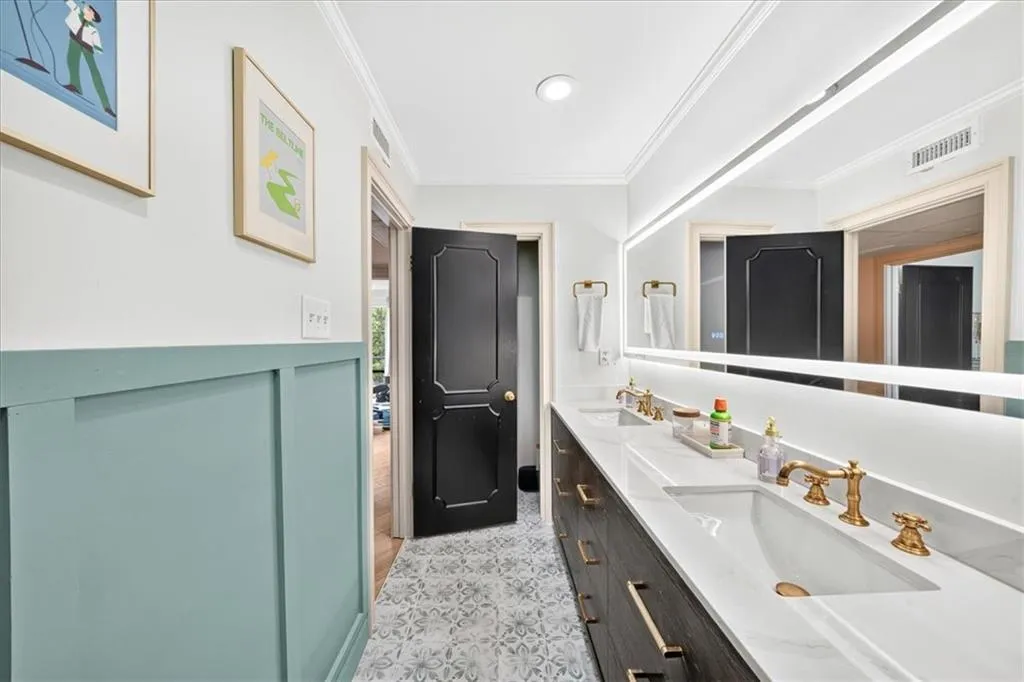 5400 Roswell Road Unit O5, Atlanta, Georgia 30342, 2 Bedrooms Bedrooms, 0 ,1 BathroomBathrooms,Residential,For Sale,5400 Roswell Road Unit O5,7813771