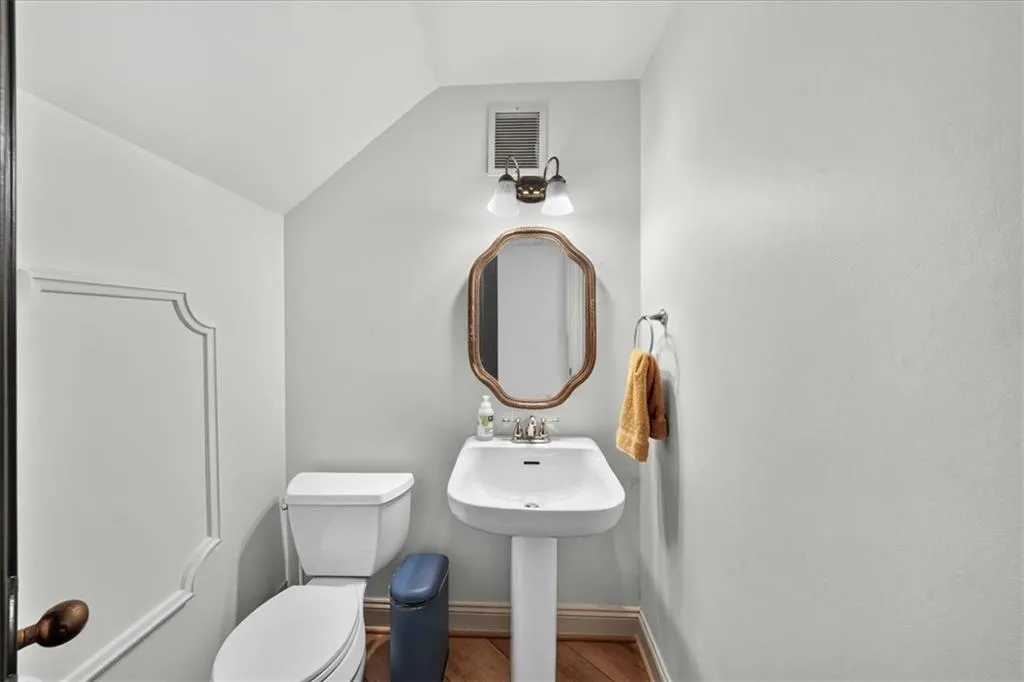 5400 Roswell Road Unit O5, Atlanta, Georgia 30342, 2 Bedrooms Bedrooms, 0 ,1 BathroomBathrooms,Residential,For Sale,5400 Roswell Road Unit O5,7813771