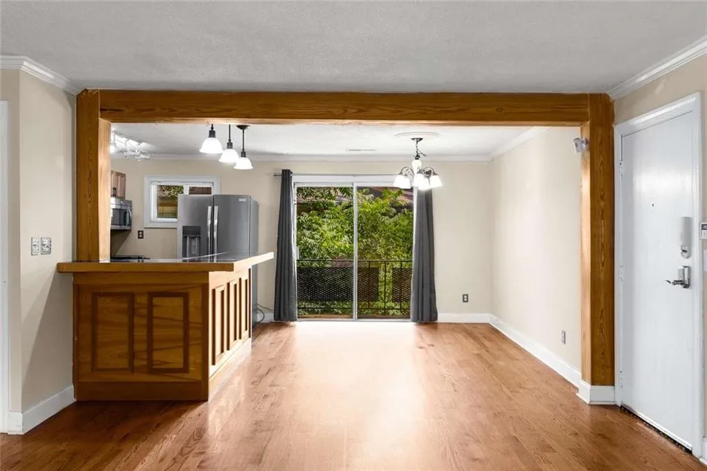 115 Biscayne Drive Nw Unit E3, Atlanta, Georgia 30309, 3 Bedrooms Bedrooms, ,2 BathroomsBathrooms,Residential,For Sale,115 Biscayne Drive Nw Unit E3,7600369