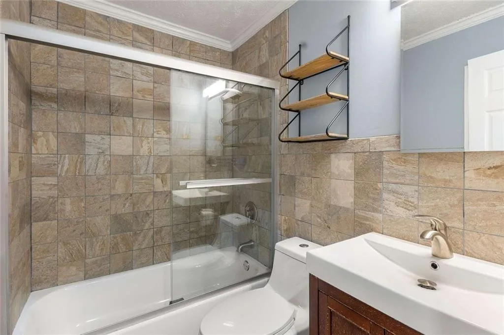 115 Biscayne Drive Nw Unit E3, Atlanta, Georgia 30309, 3 Bedrooms Bedrooms, ,2 BathroomsBathrooms,Residential,For Sale,115 Biscayne Drive Nw Unit E3,7600369