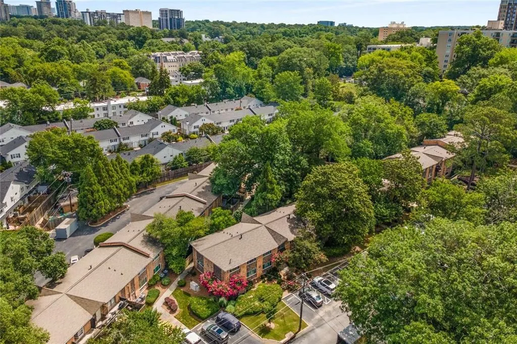 115 Biscayne Drive Nw Unit E3, Atlanta, Georgia 30309, 3 Bedrooms Bedrooms, ,2 BathroomsBathrooms,Residential,For Sale,115 Biscayne Drive Nw Unit E3,7600369