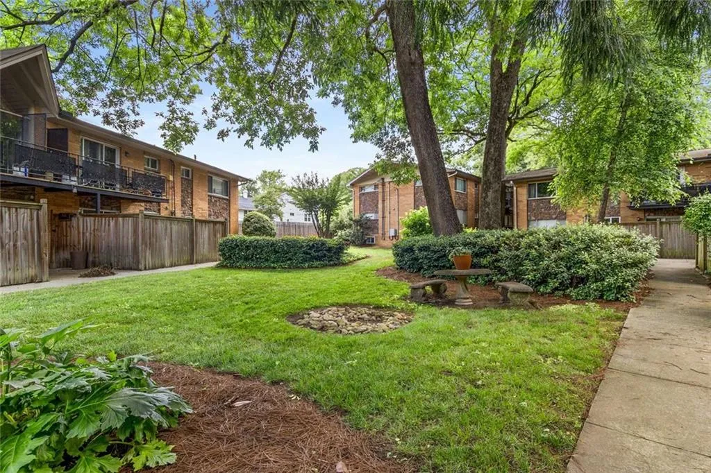115 Biscayne Drive Nw Unit E3, Atlanta, Georgia 30309, 3 Bedrooms Bedrooms, ,2 BathroomsBathrooms,Residential,For Sale,115 Biscayne Drive Nw Unit E3,7600369