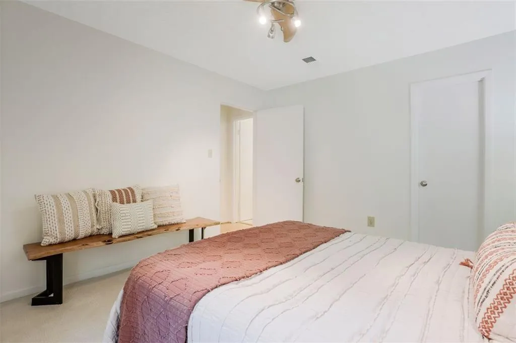 5157 Roswell Road Unit 1, Atlanta, Georgia 30342, 1 Bedroom Bedrooms, ,1 BathroomBathrooms,Residential,Sold,5157 Roswell Road Unit 1,6932471