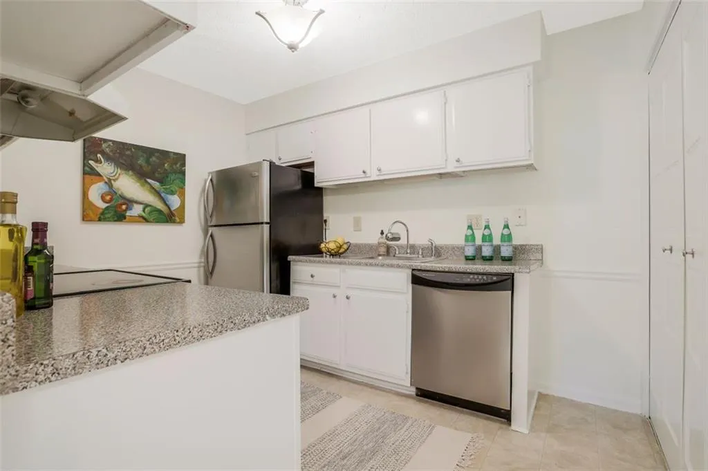 5157 Roswell Road Unit 1, Atlanta, Georgia 30342, 1 Bedroom Bedrooms, ,1 BathroomBathrooms,Residential,Sold,5157 Roswell Road Unit 1,6932471