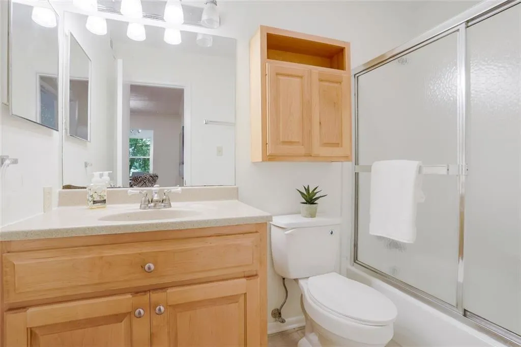 5157 Roswell Road Unit 1, Atlanta, Georgia 30342, 1 Bedroom Bedrooms, ,1 BathroomBathrooms,Residential,Sold,5157 Roswell Road Unit 1,6932471