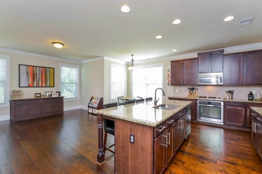 7885 Highland Bluff, Atlanta, Georgia 30328, 5 Bedrooms Bedrooms, ,3 BathroomsBathrooms,Residential,Sold,7885 Highland Bluff,5596831