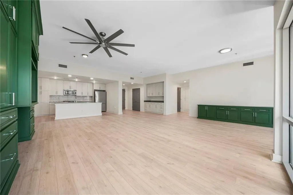 1100 Howell Mill Road Nw Unit 505, Atlanta, Georgia 30318, 2 Bedrooms Bedrooms, ,2 BathroomsBathrooms,Residential,Sold,1100 Howell Mill Road Nw Unit 505,7569161