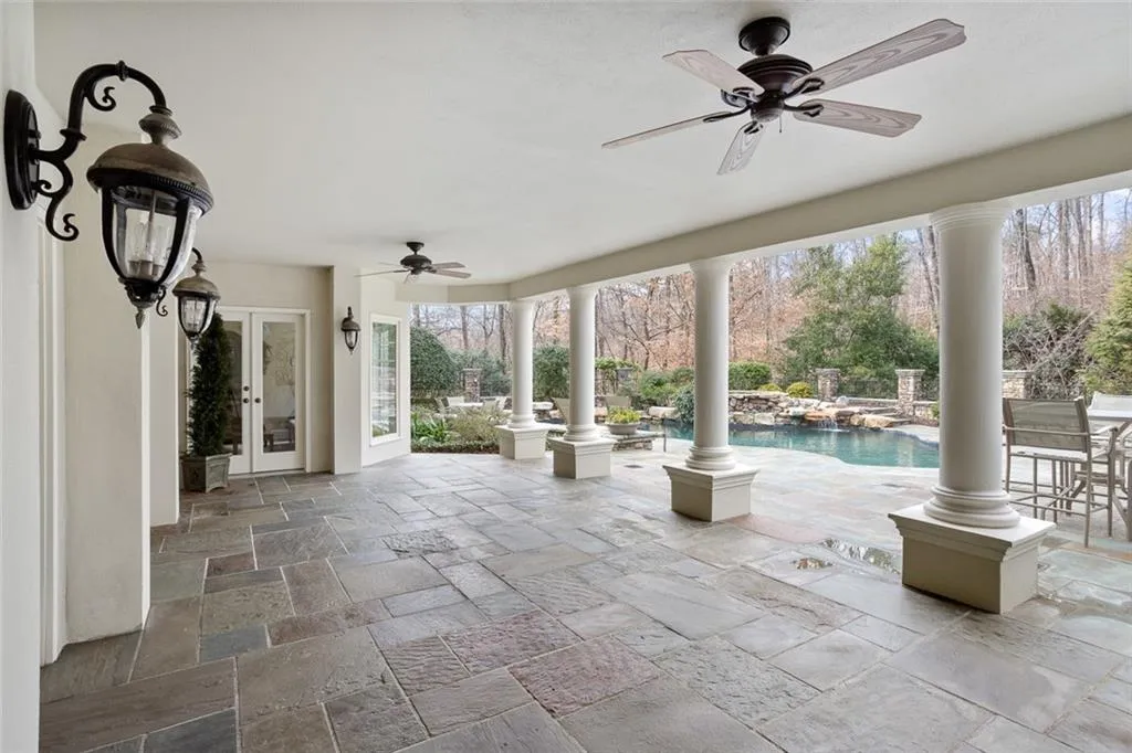 4711 Northside Drive, Sandy Springs, Georgia 30327, 5 Bedrooms Bedrooms, ,5 BathroomsBathrooms,Residential,Sold,4711 Northside Drive,6517376