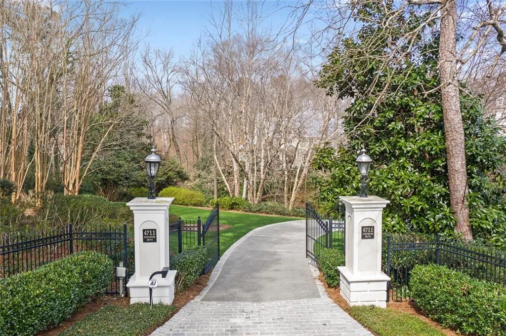 4711 Northside Drive, Sandy Springs, Georgia 30327, 5 Bedrooms Bedrooms, ,5 BathroomsBathrooms,Residential,Sold,4711 Northside Drive,6517376