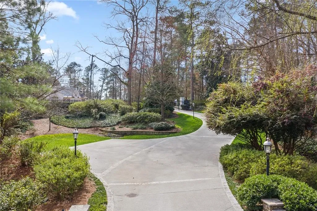 4711 Northside Drive, Sandy Springs, Georgia 30327, 5 Bedrooms Bedrooms, ,5 BathroomsBathrooms,Residential,Sold,4711 Northside Drive,6517376