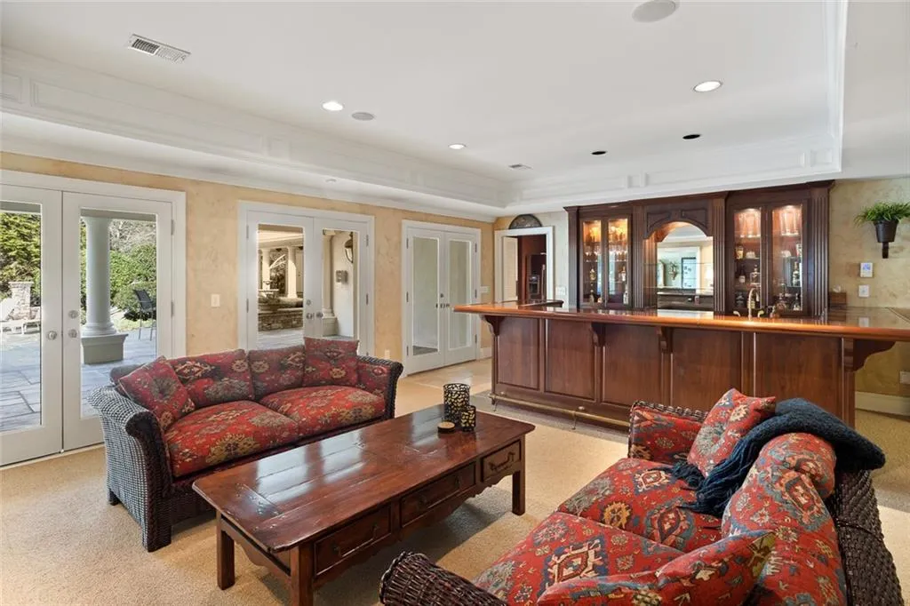 4711 Northside Drive, Sandy Springs, Georgia 30327, 5 Bedrooms Bedrooms, ,5 BathroomsBathrooms,Residential,Sold,4711 Northside Drive,6517376