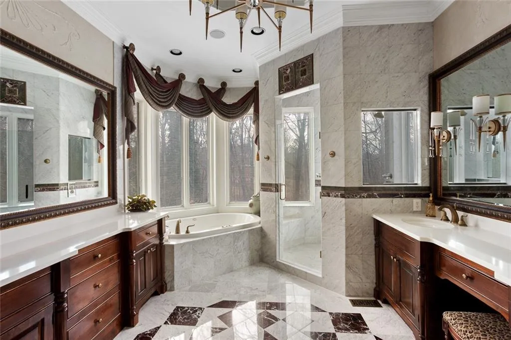 4711 Northside Drive, Sandy Springs, Georgia 30327, 5 Bedrooms Bedrooms, ,5 BathroomsBathrooms,Residential,Sold,4711 Northside Drive,6517376