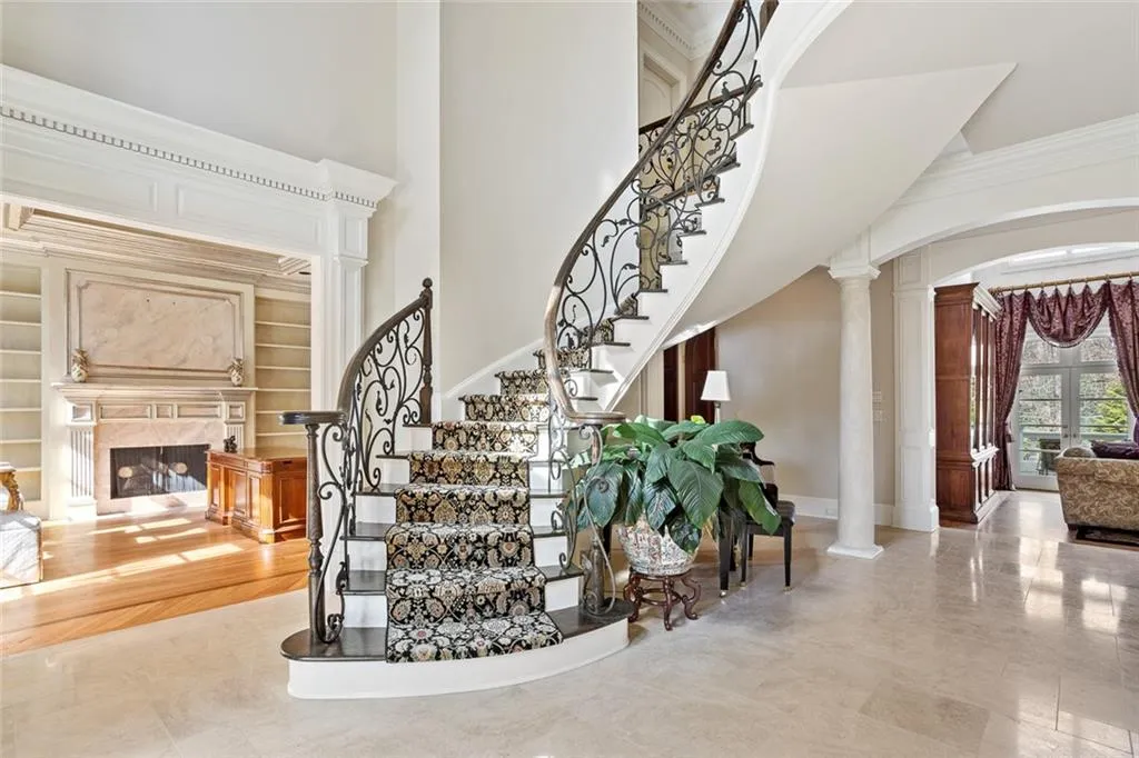 4711 Northside Drive, Sandy Springs, Georgia 30327, 5 Bedrooms Bedrooms, ,5 BathroomsBathrooms,Residential,Sold,4711 Northside Drive,6517376