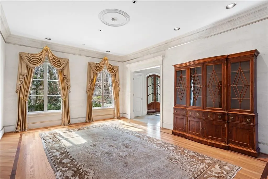 4711 Northside Drive, Sandy Springs, Georgia 30327, 5 Bedrooms Bedrooms, ,5 BathroomsBathrooms,Residential,Sold,4711 Northside Drive,6517376