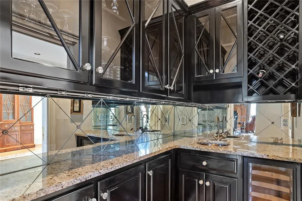 4711 Northside Drive, Sandy Springs, Georgia 30327, 5 Bedrooms Bedrooms, ,5 BathroomsBathrooms,Residential,Sold,4711 Northside Drive,6517376