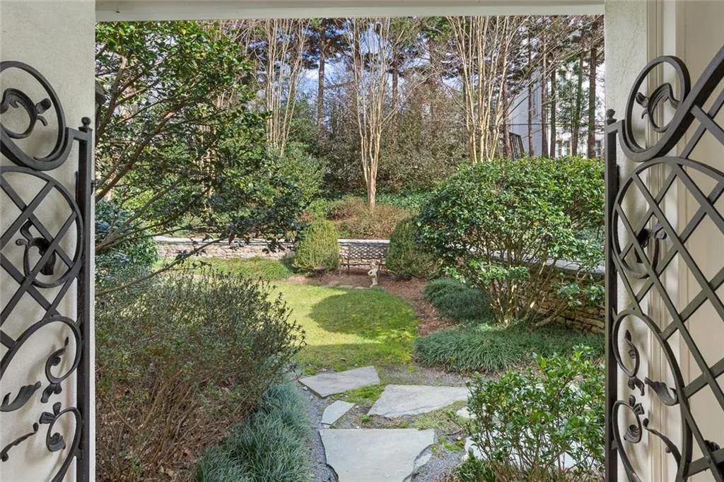 4711 Northside Drive, Sandy Springs, Georgia 30327, 5 Bedrooms Bedrooms, ,5 BathroomsBathrooms,Residential,Sold,4711 Northside Drive,6517376