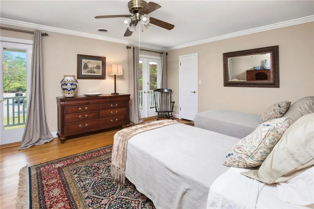 6120 Heards Creek Drive, Sandy Springs, Georgia 30328, 5 Bedrooms Bedrooms, ,4 BathroomsBathrooms,Residential,Sold,6120 Heards Creek Drive,5833928