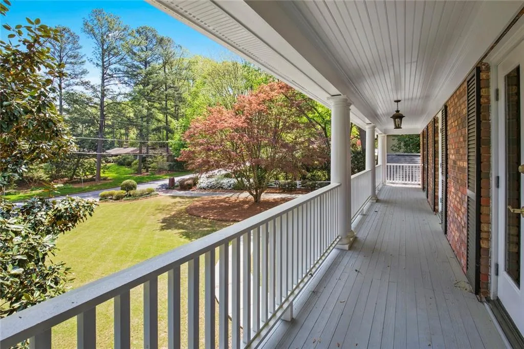 6120 Heards Creek Drive, Sandy Springs, Georgia 30328, 5 Bedrooms Bedrooms, ,4 BathroomsBathrooms,Residential,Sold,6120 Heards Creek Drive,5833928