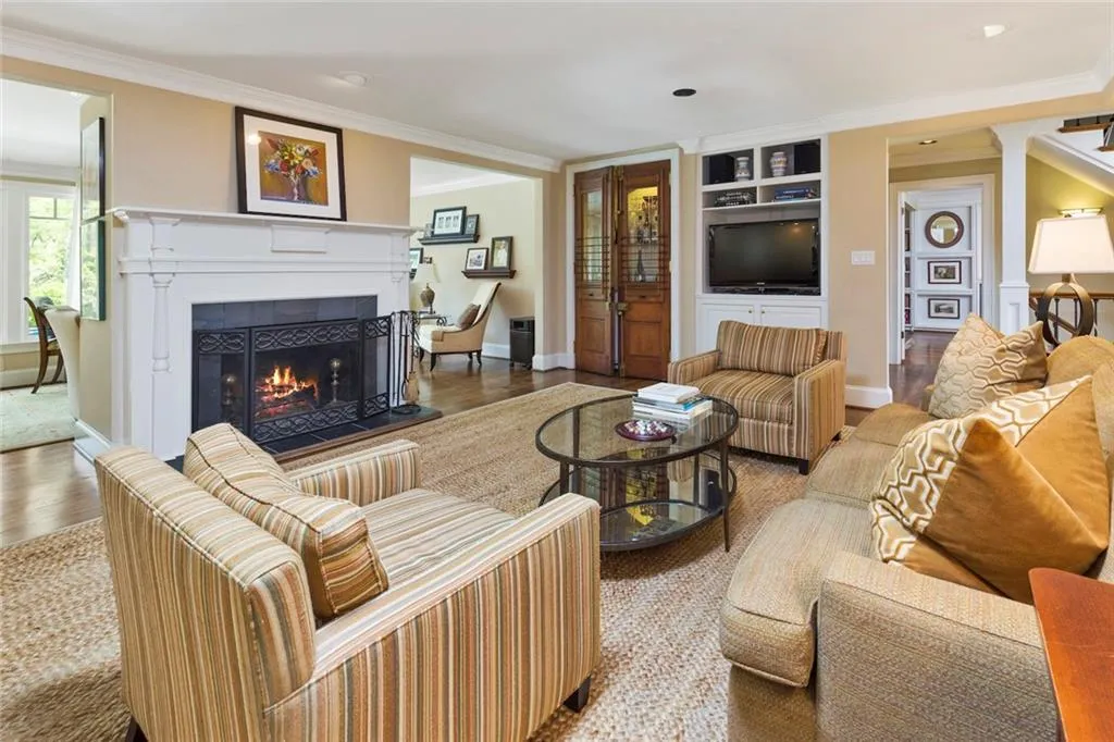 6120 Heards Creek Drive, Sandy Springs, Georgia 30328, 5 Bedrooms Bedrooms, ,4 BathroomsBathrooms,Residential,Sold,6120 Heards Creek Drive,5833928