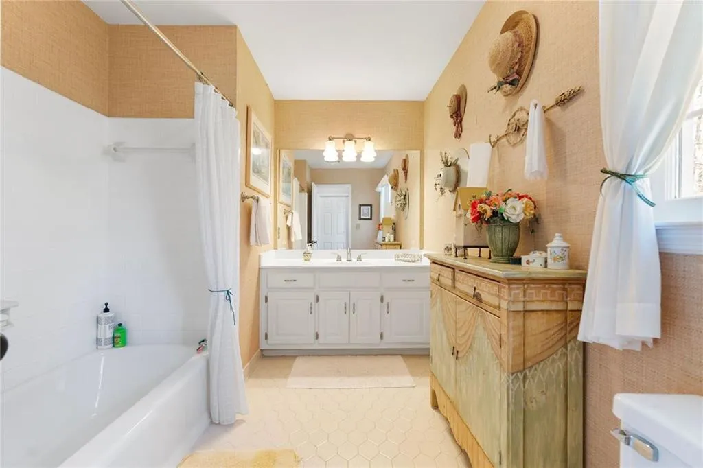 2380 Kimbrough Court, Sandy Springs, Georgia 30350, 5 Bedrooms Bedrooms, ,3 BathroomsBathrooms,Residential,For Sale,2380 Kimbrough Court,7728642
