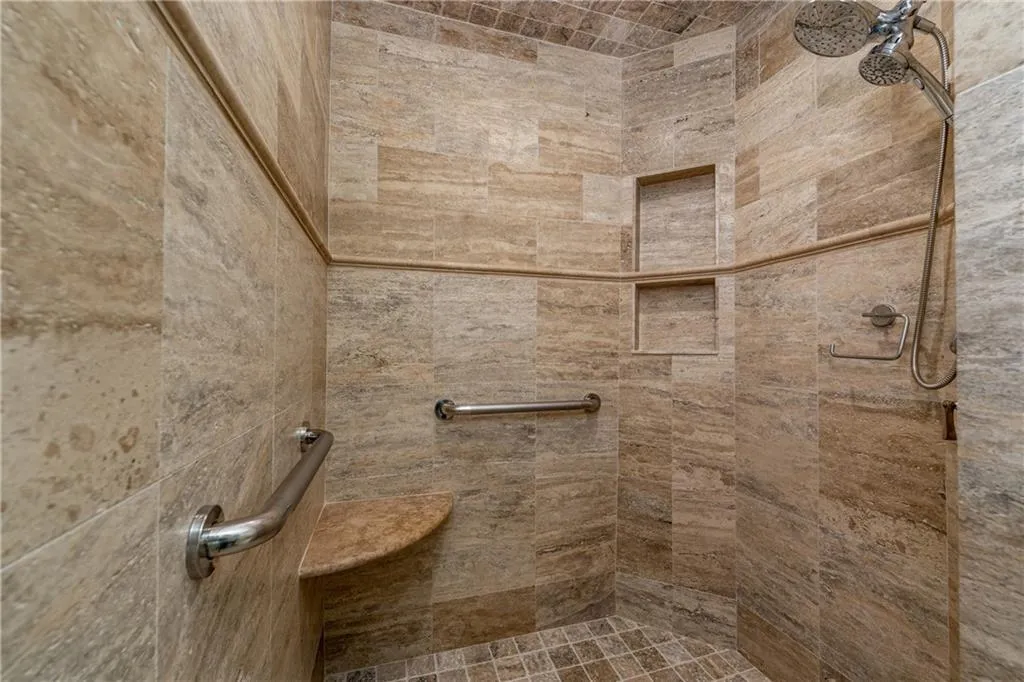 380 Ferry Landing, Sandy Springs, Georgia 30328, 5 Bedrooms Bedrooms, ,4 BathroomsBathrooms,Residential,Sold,380 Ferry Landing,7177340