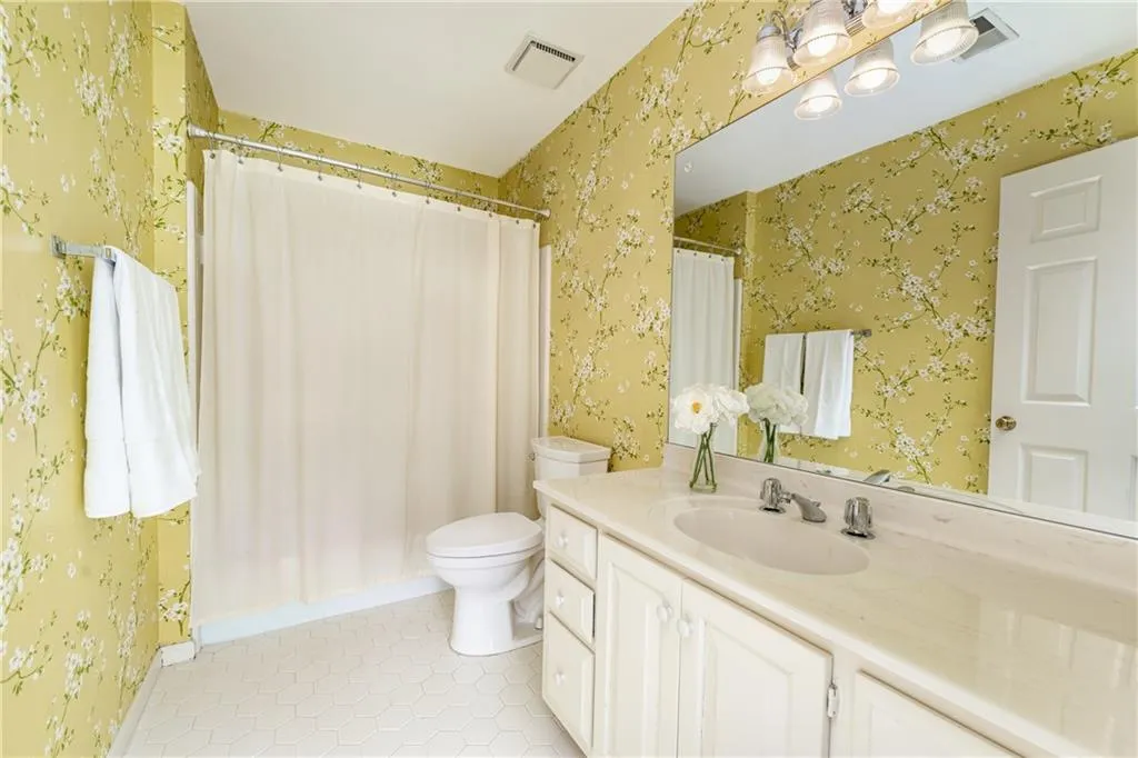 380 Ferry Landing, Sandy Springs, Georgia 30328, 5 Bedrooms Bedrooms, ,4 BathroomsBathrooms,Residential,Sold,380 Ferry Landing,7177340