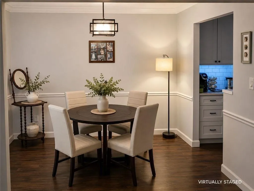 5149 Roswell Road Unit 1, Atlanta, Georgia 30342, 2 Bedrooms Bedrooms, 0 ,1 BathroomBathrooms,Residential,For Sale,5149 Roswell Road Unit 1,7810380