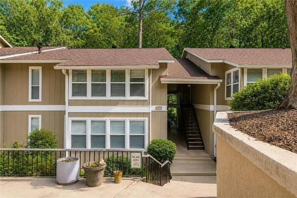 5149 Roswell Road Unit 1, Atlanta, Georgia 30342, 2 Bedrooms Bedrooms, 0 ,1 BathroomBathrooms,Residential,For Sale,5149 Roswell Road Unit 1,7810380