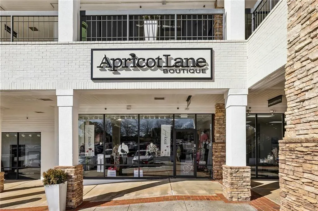 5149 Roswell Road Unit 1, Atlanta, Georgia 30342, 2 Bedrooms Bedrooms, 0 ,1 BathroomBathrooms,Residential,For Sale,5149 Roswell Road Unit 1,7810380